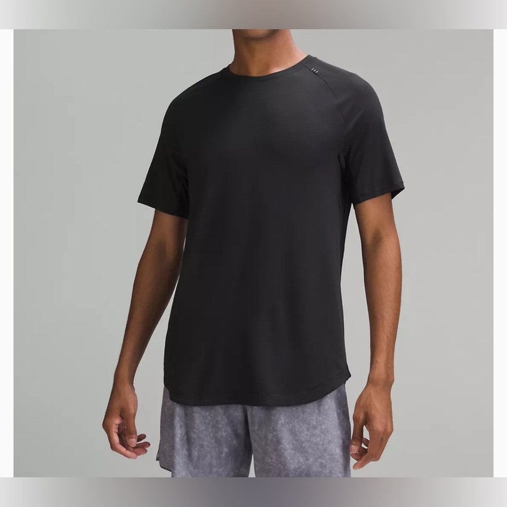 Lululemon Drysense Short Sleeve Shirt BNWT size Medium